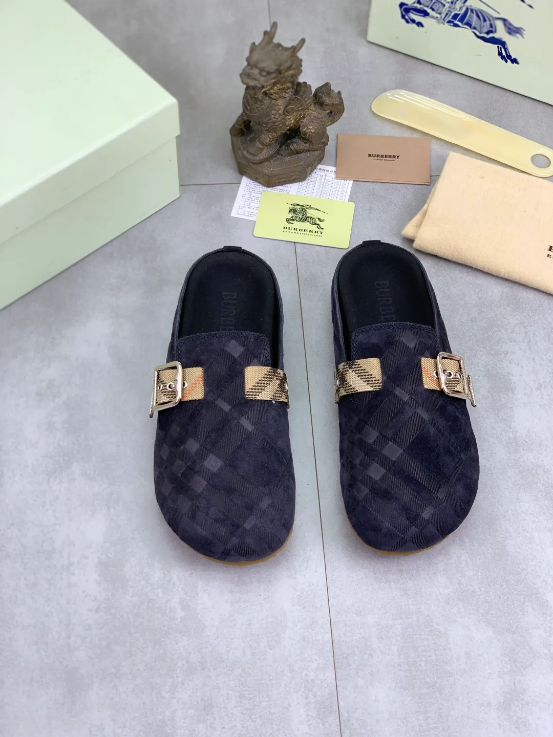 Men's Men's Shoes 💰P620 💰【New Style】Top Version 🆘【Burberry】New Burberry Slippers are on the market with perfect workmanship! 🔥Perfect shape and top quality🙈Non-slip and wear-resistant high-end rubber outsole👣Versatile and comfortable shoes, standard size: 39-45 (38 46 customized) 5️⃣colors available Top-quality packaging